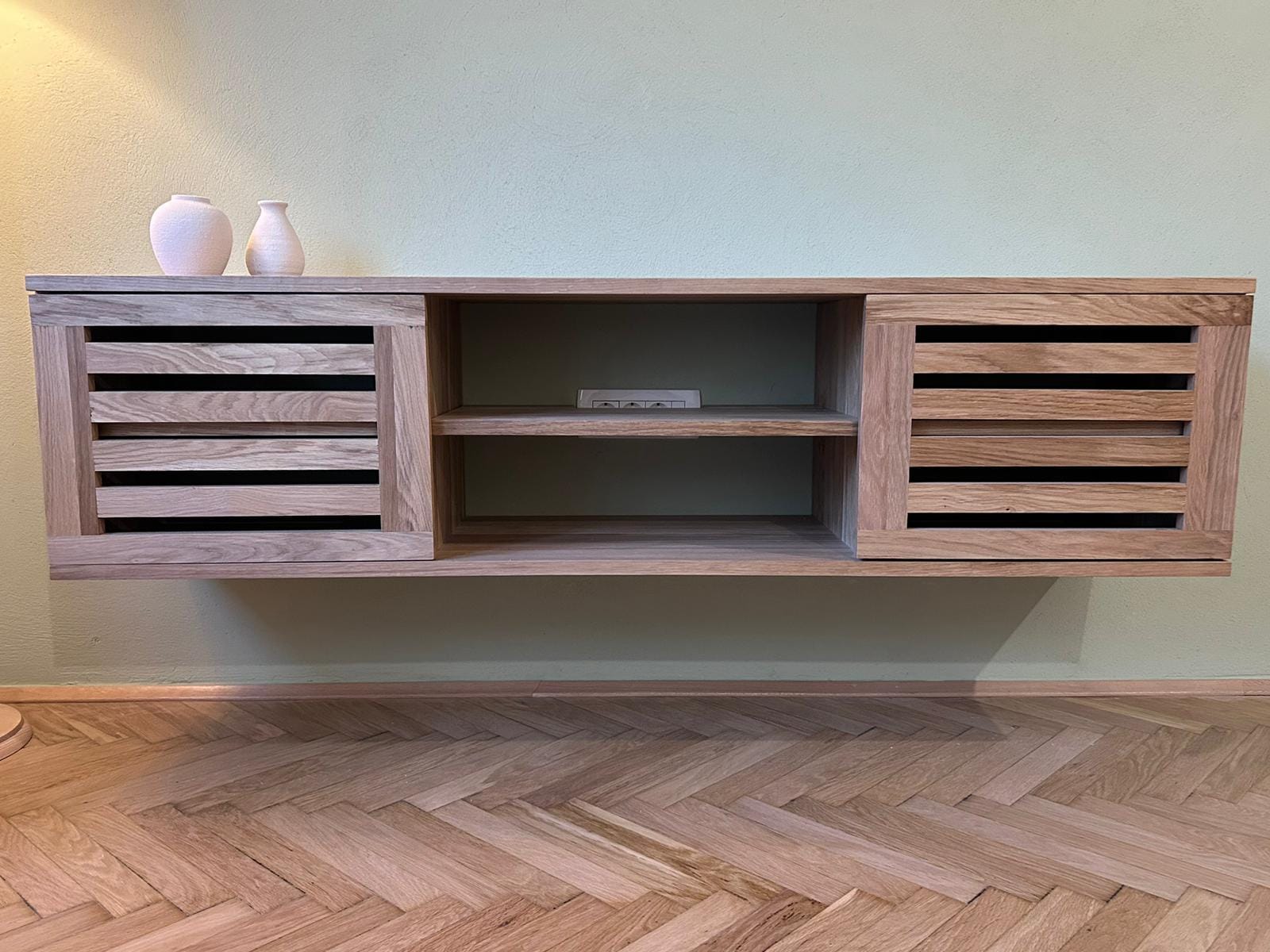 Ručno izrađeni drveni namještaj