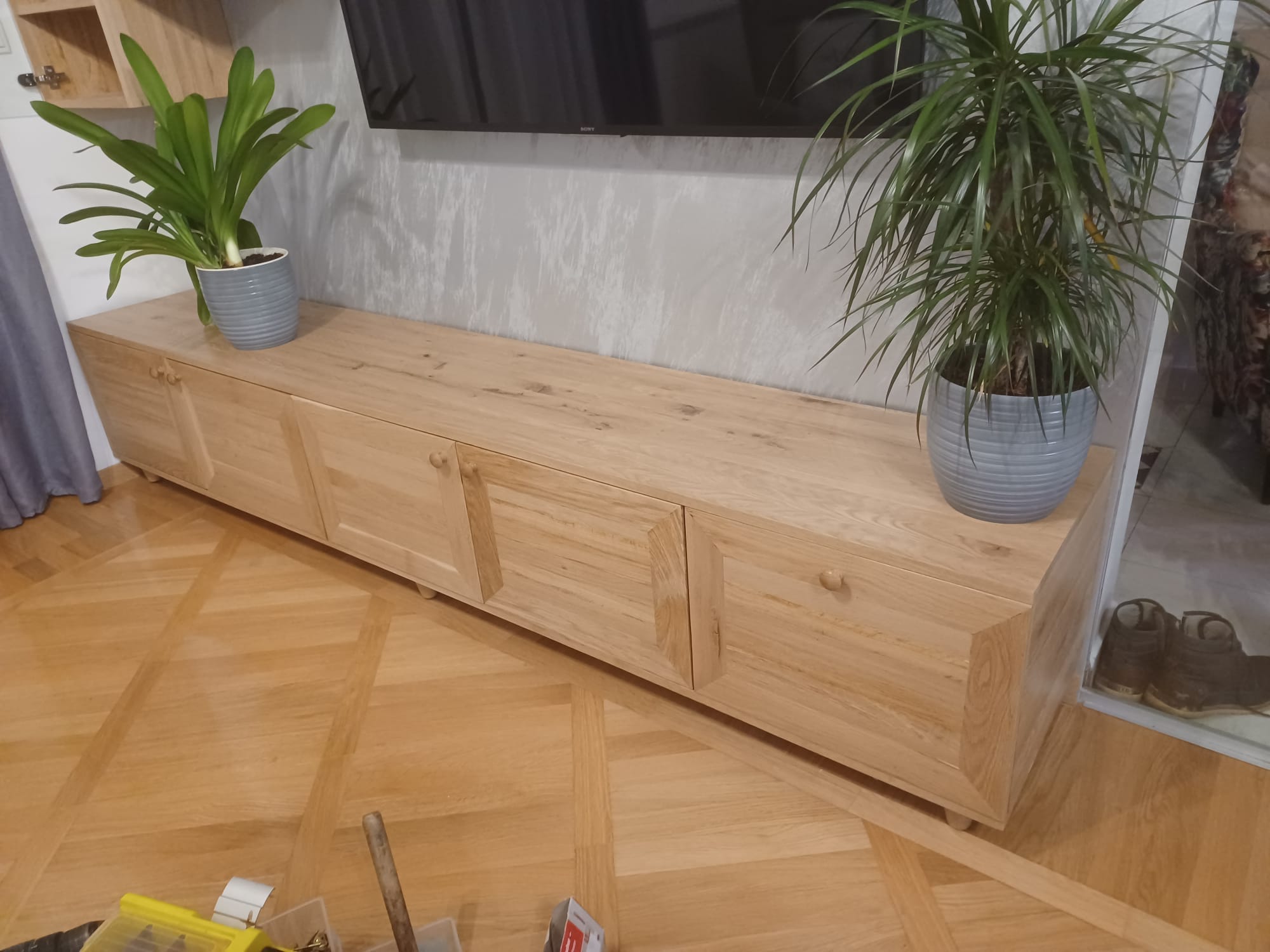 Drvena vrata i stolci po mjeri