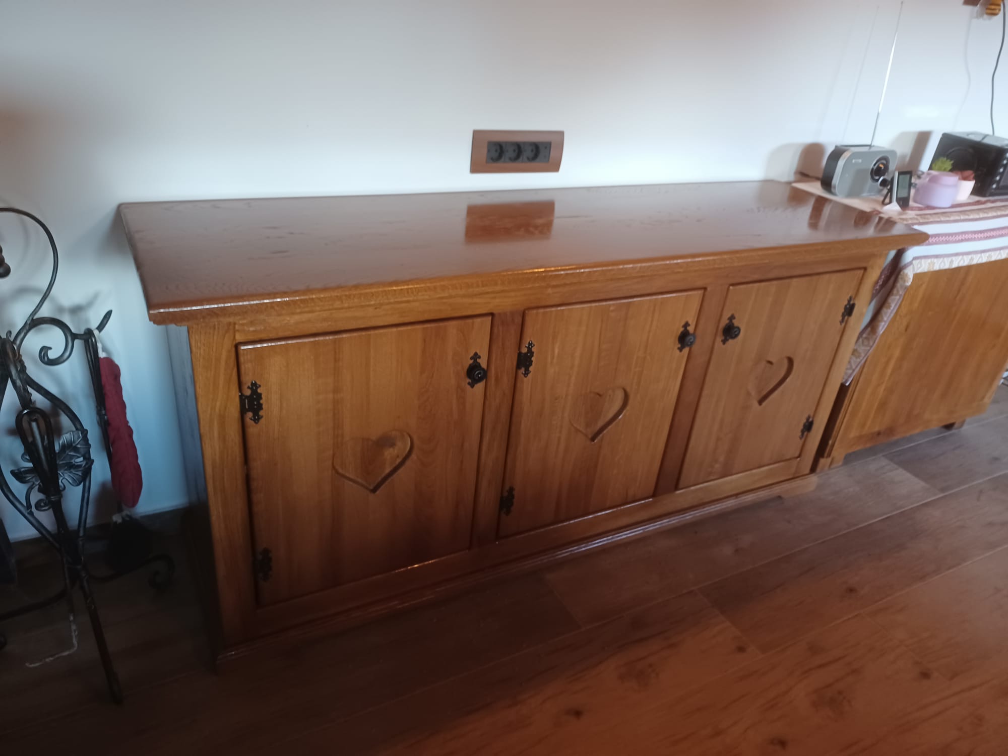 Drvene police i stalci