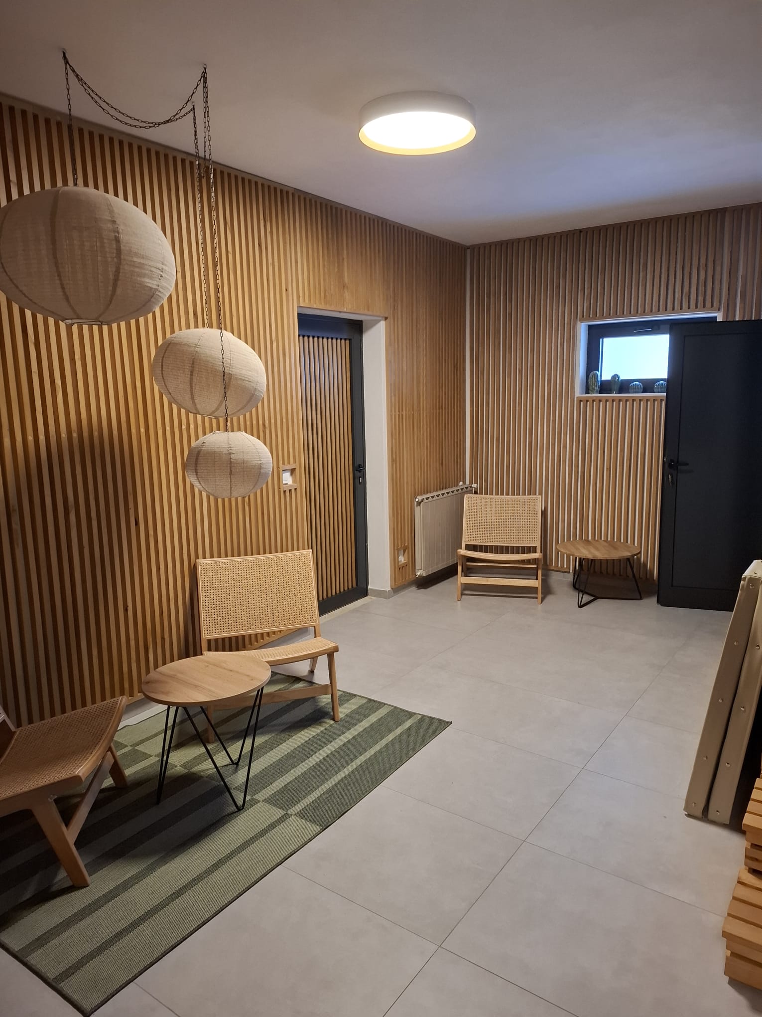 Rustikalni drveni namještaj