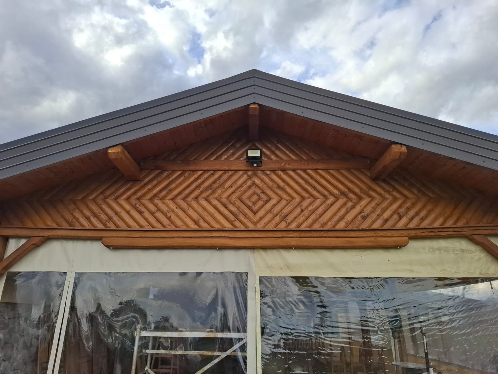 Masivni drveni namještaj