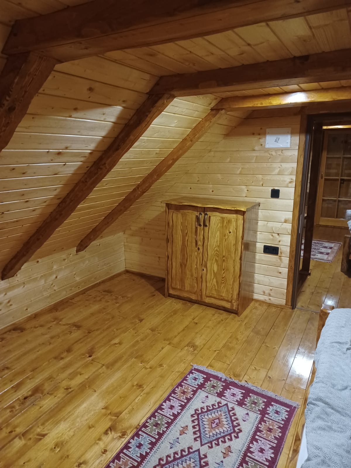 Drvene police i ormarići po mjeri