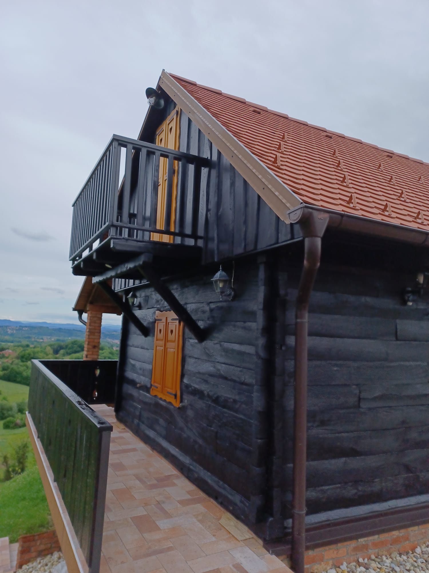 Drveni namještaj od masivnog drveta