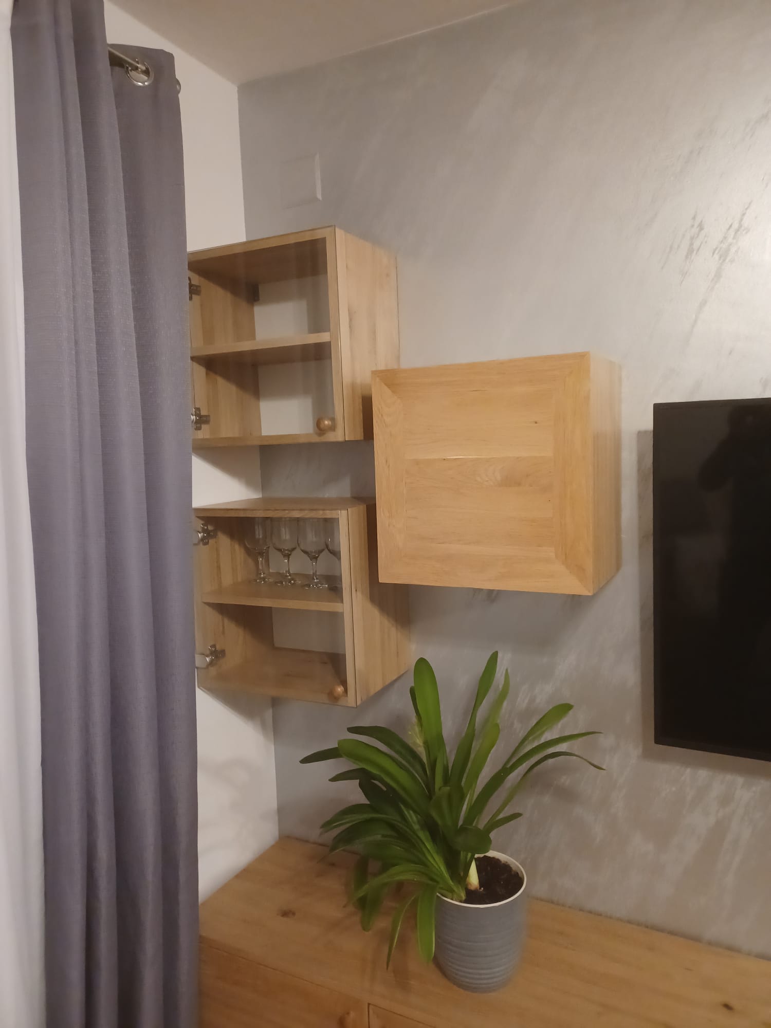 Interijer s drvenim elementima