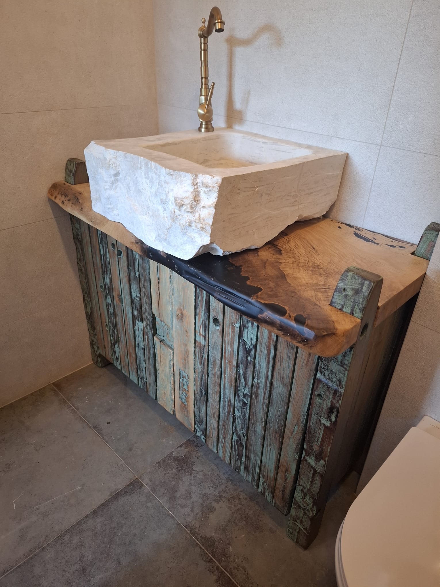 Drveni ormari i police po mjeri