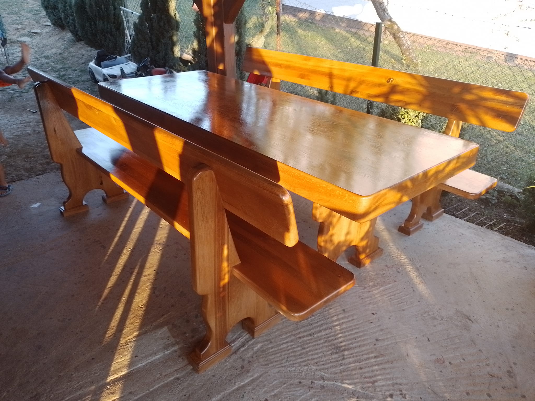 Masivna drvena klupa za terasu