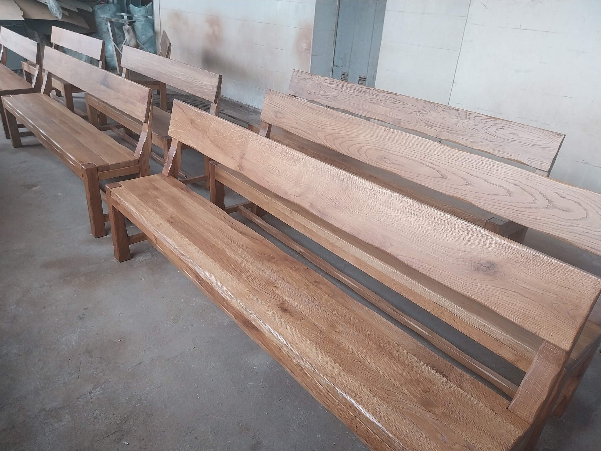 Velika drvena klupa za vikendicu