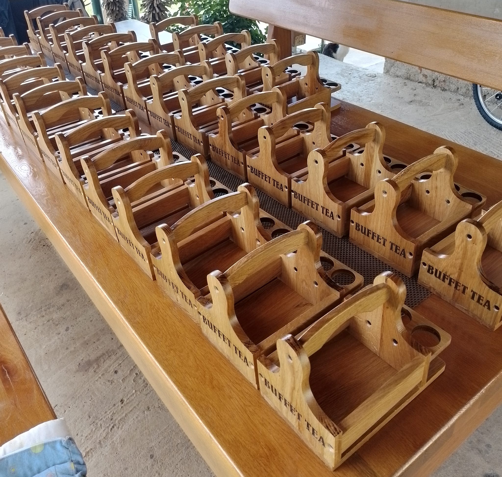 Drvene oznake rezervirano za restorane