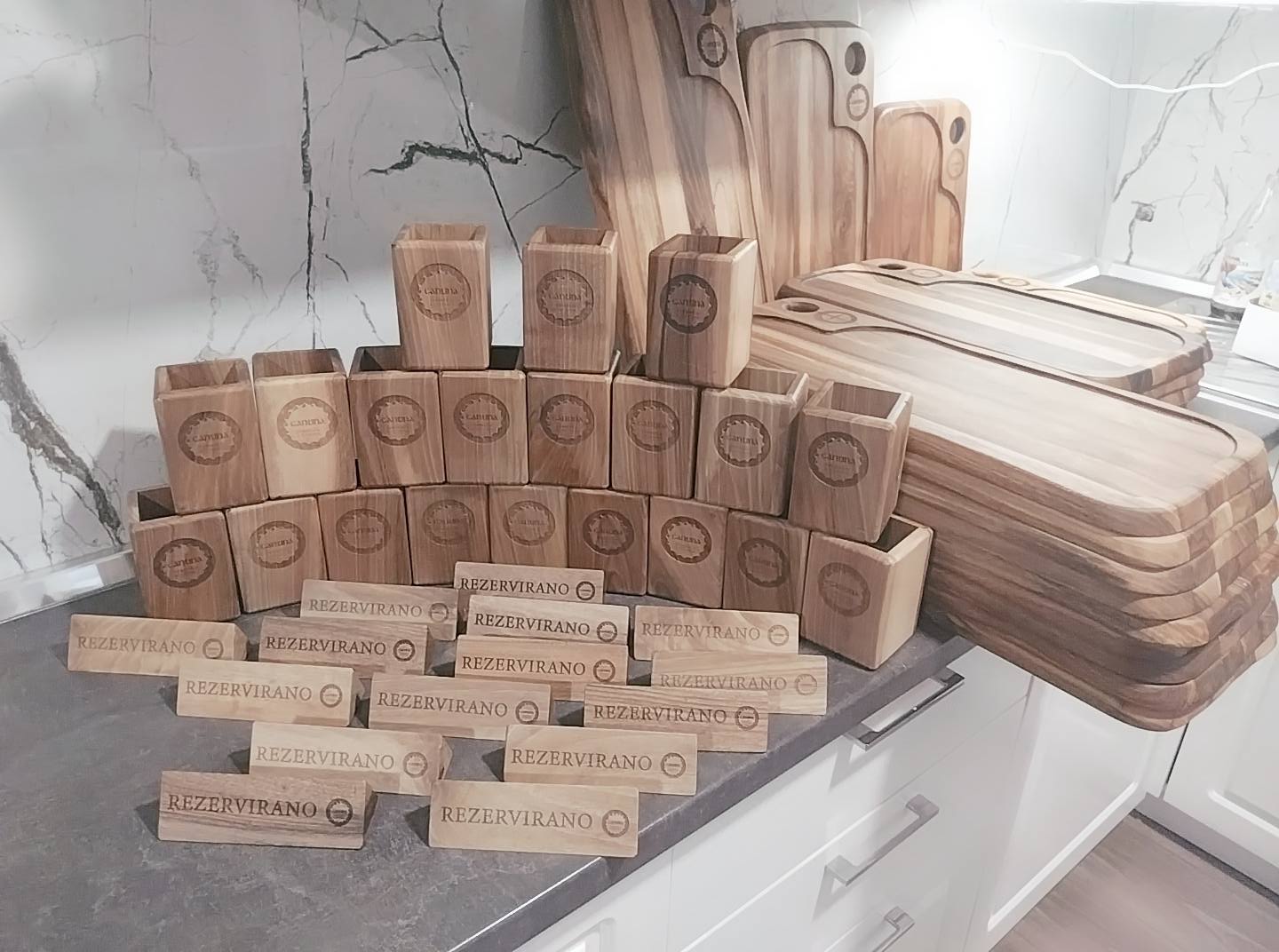 Drveni inventar za restorane