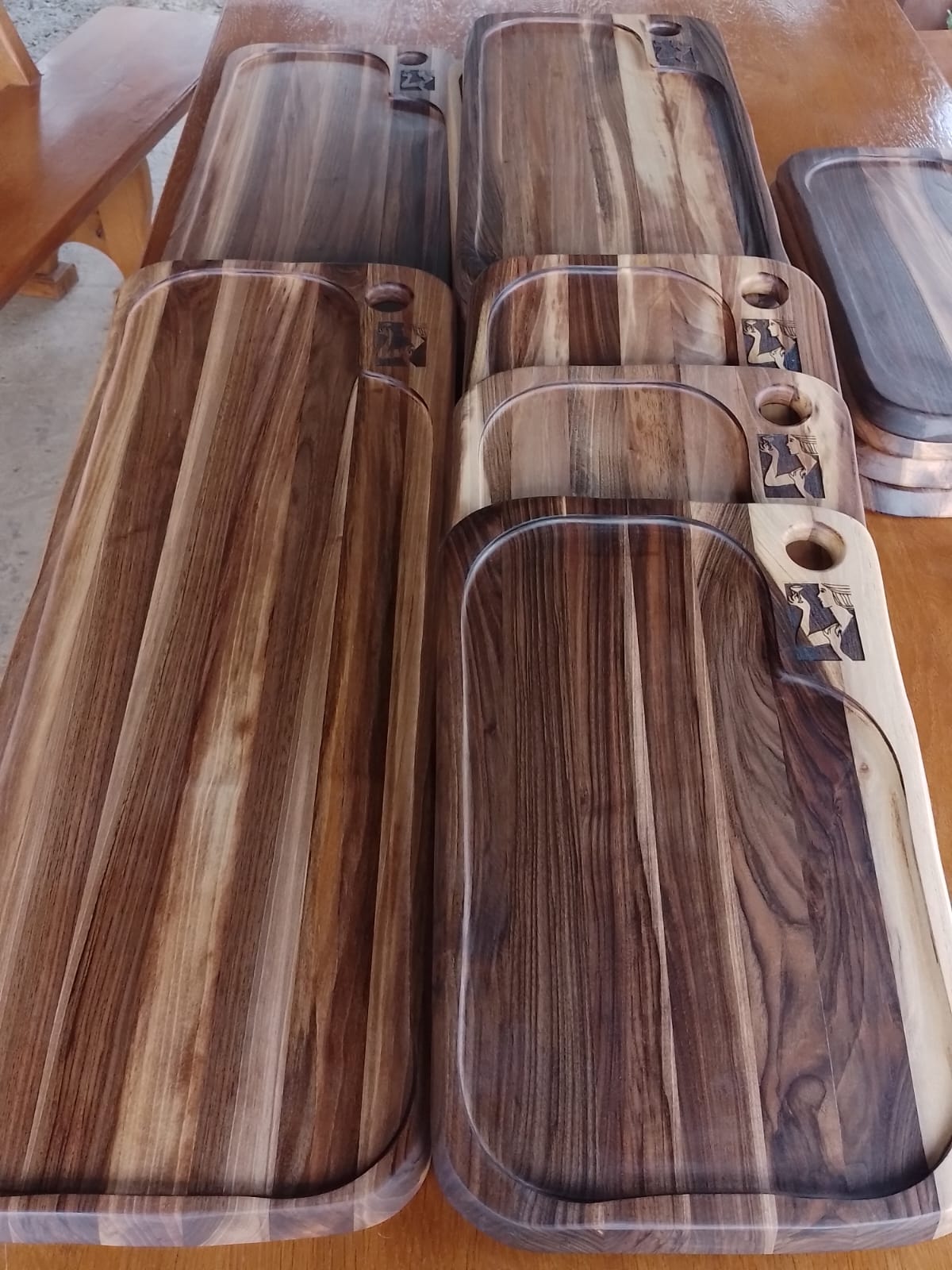 Ručno izrađena drvena oprema za restorane