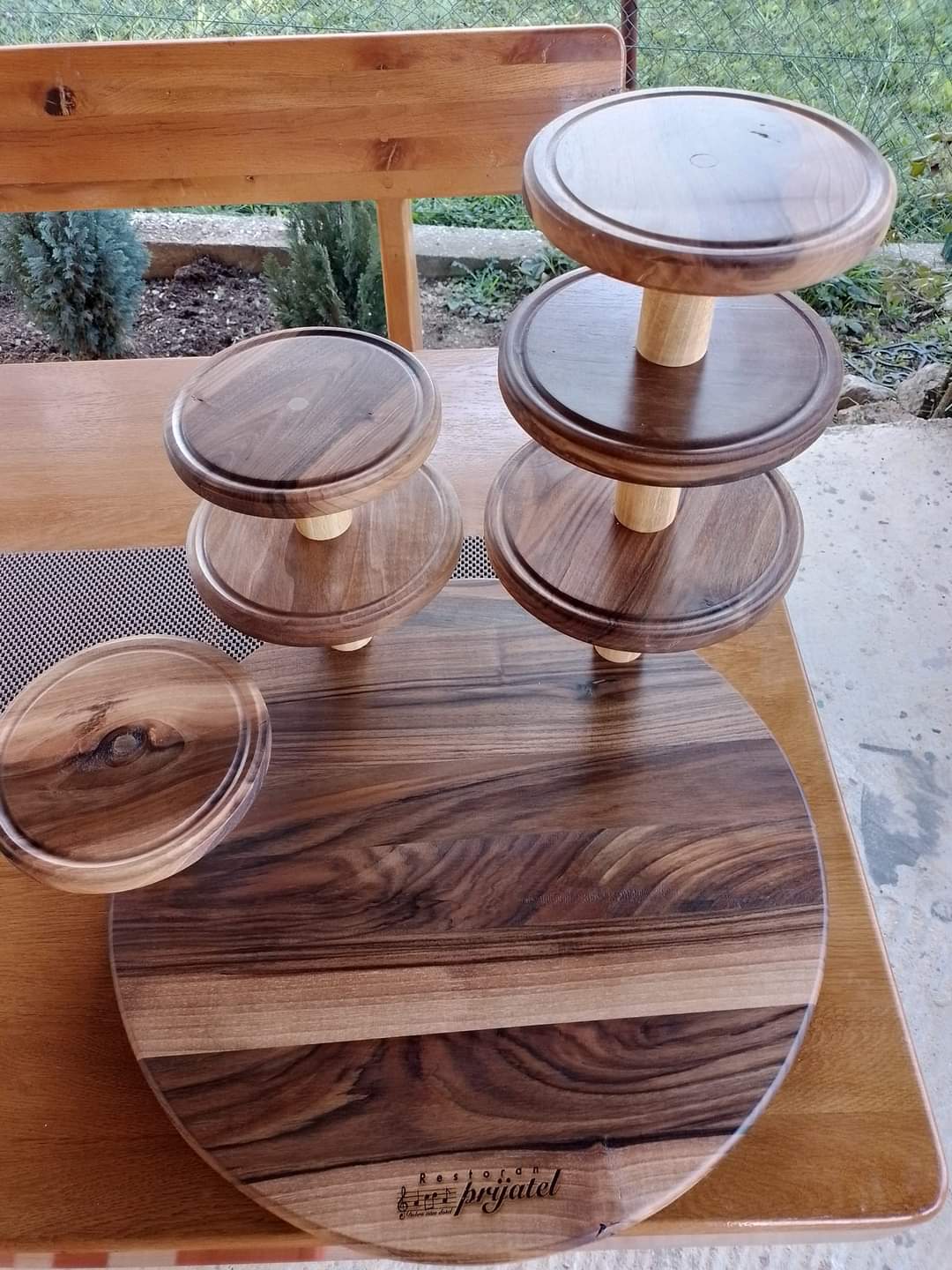 Restoranaska drvena oprema po mjeri