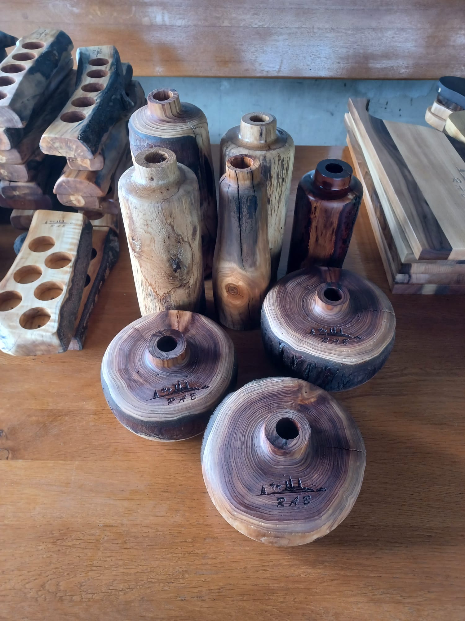 Drveni pladnji za posluživanje hrane