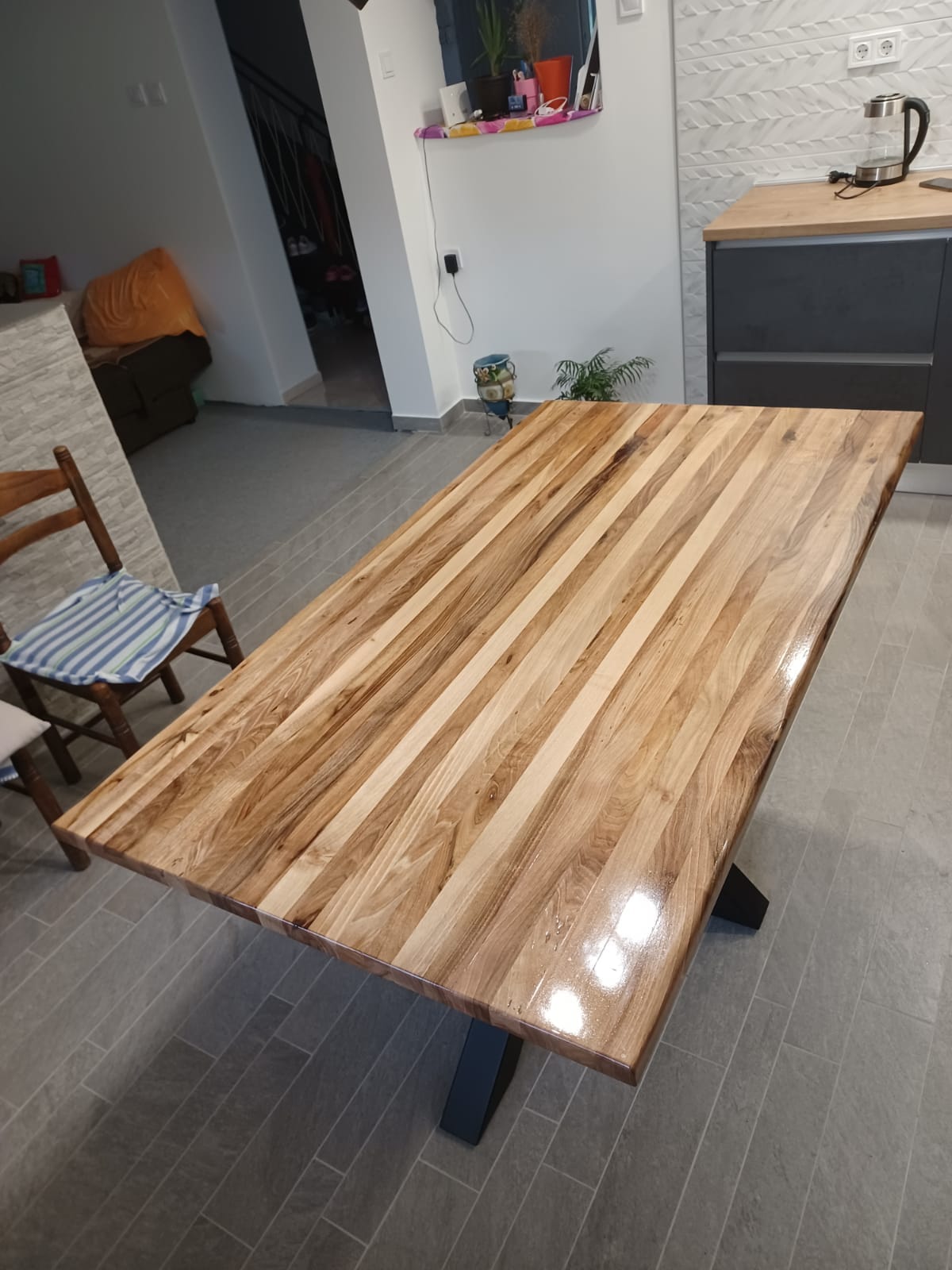 Veliki drveni stol po mjeri za vikendicu