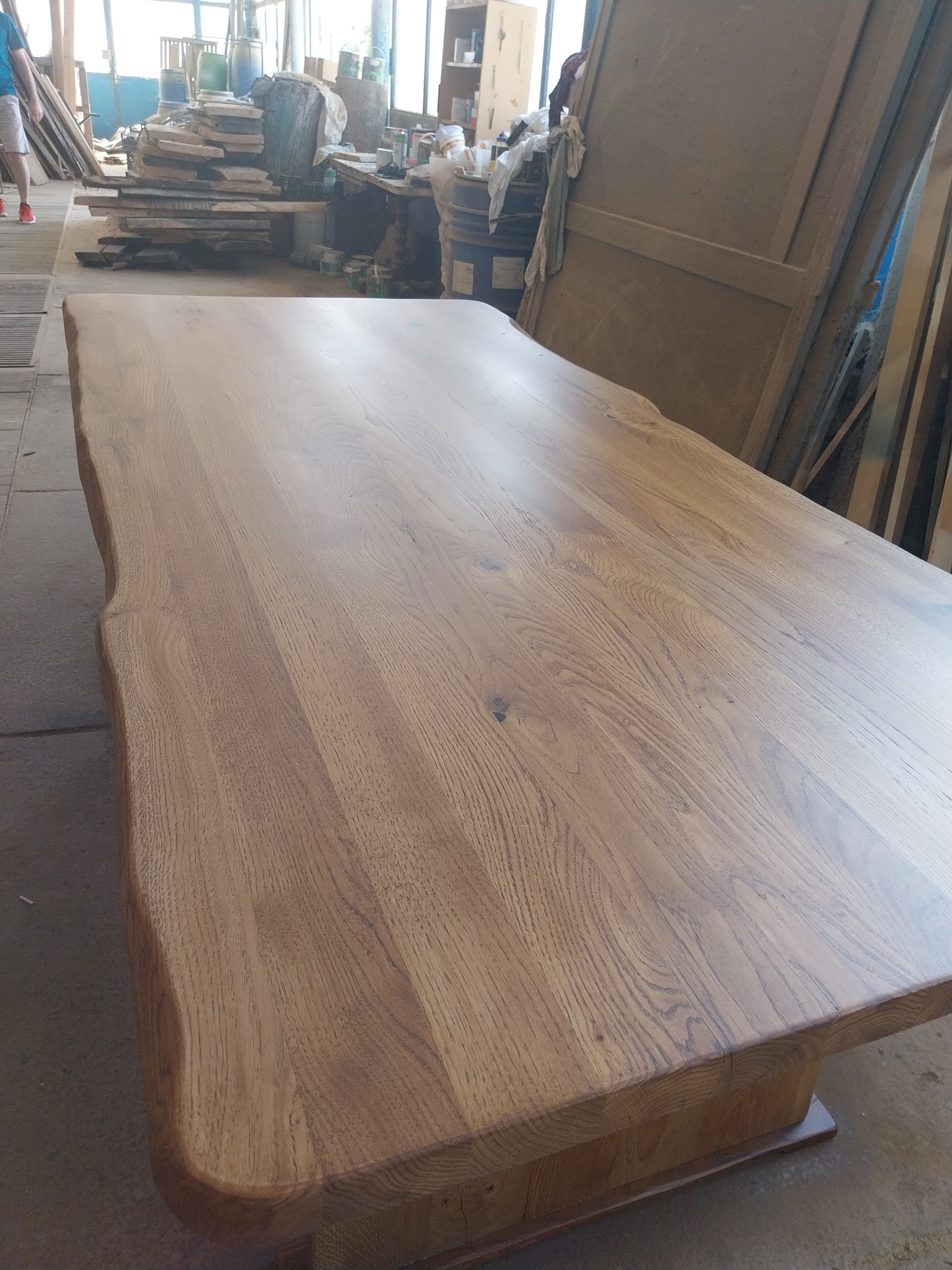 Ručno izrađeni drveni stol za vanjski prostor