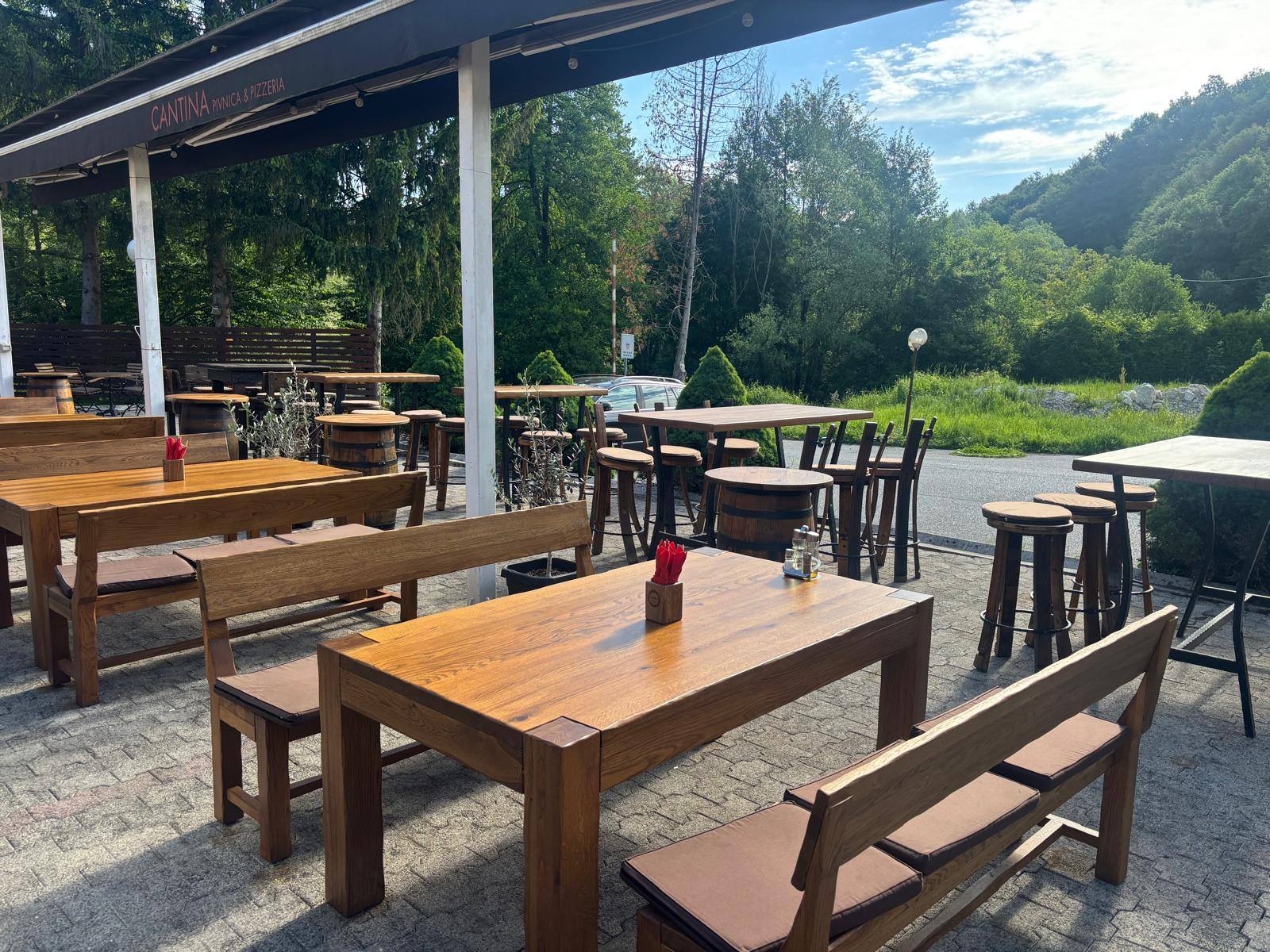 Drveni stol za terase i vrtove