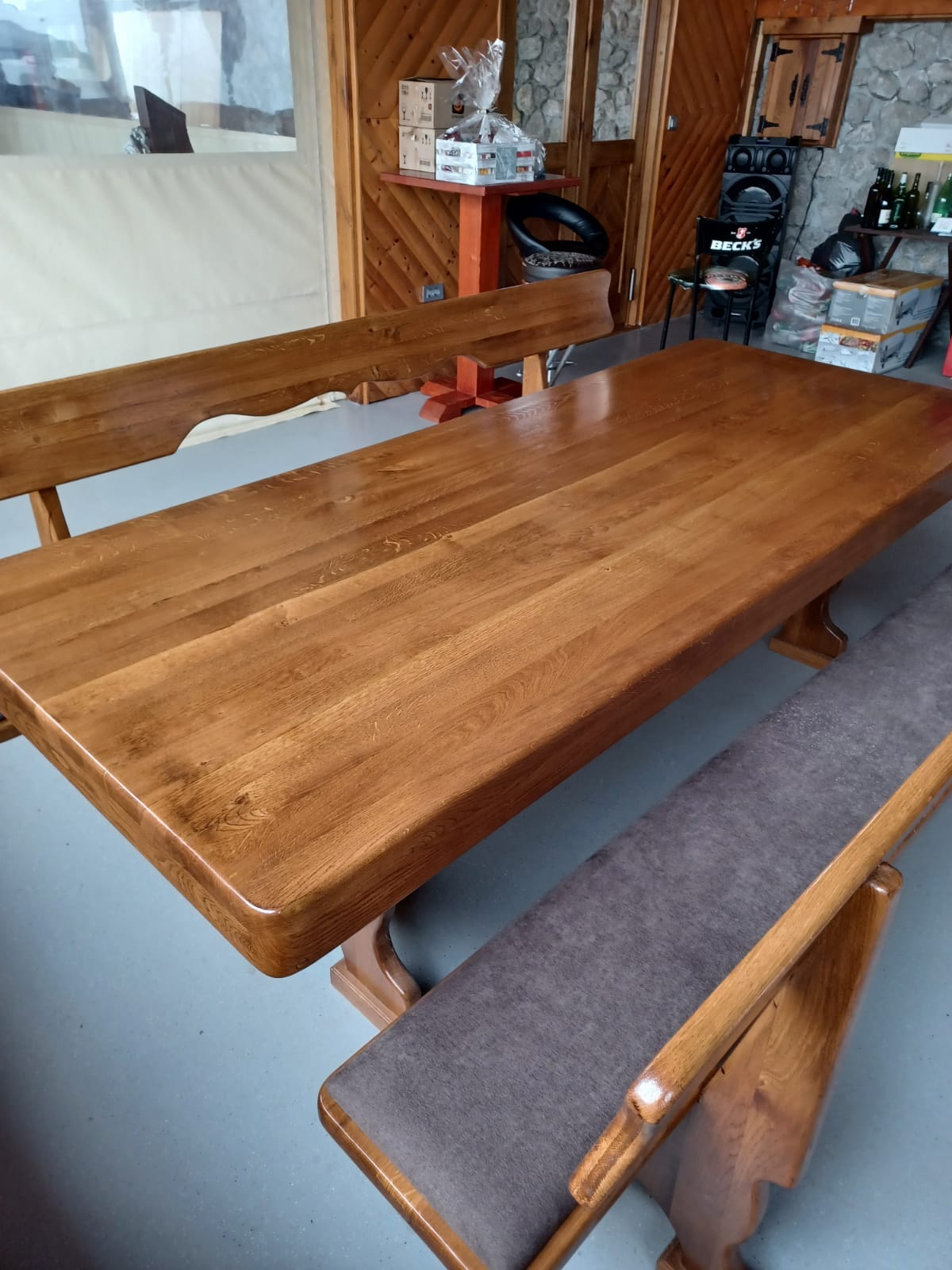 Moderan drveni stol po mjeri