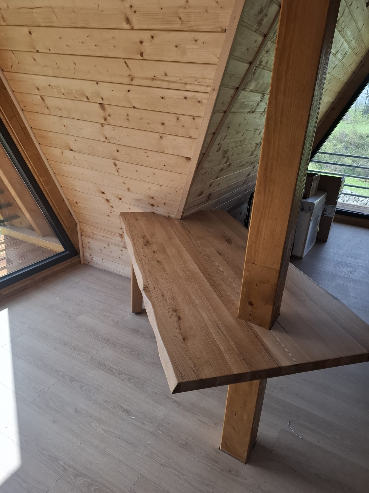 Veliki drveni stol za restorane