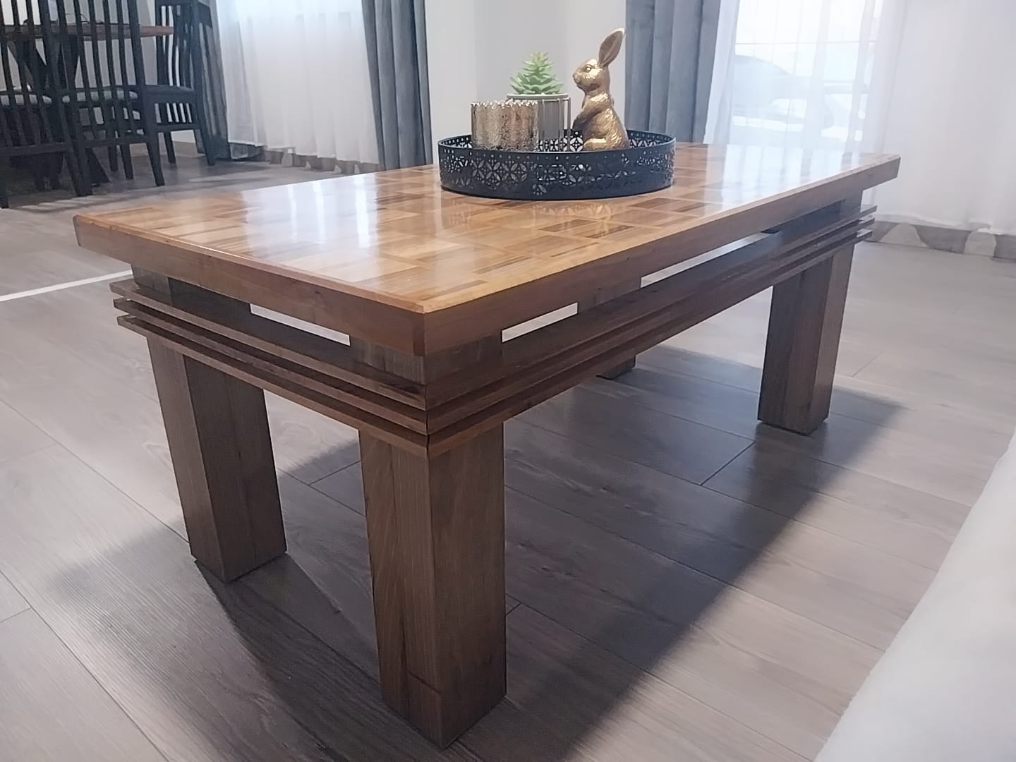 Drveni stol za terase i balkone